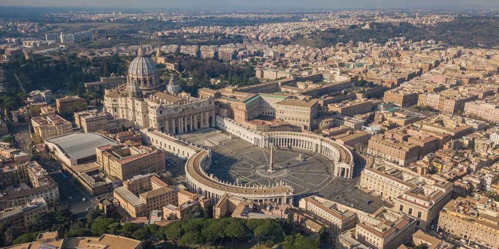 Imagen de la plaza De San Pedro del Vaticano, fotografía aérea